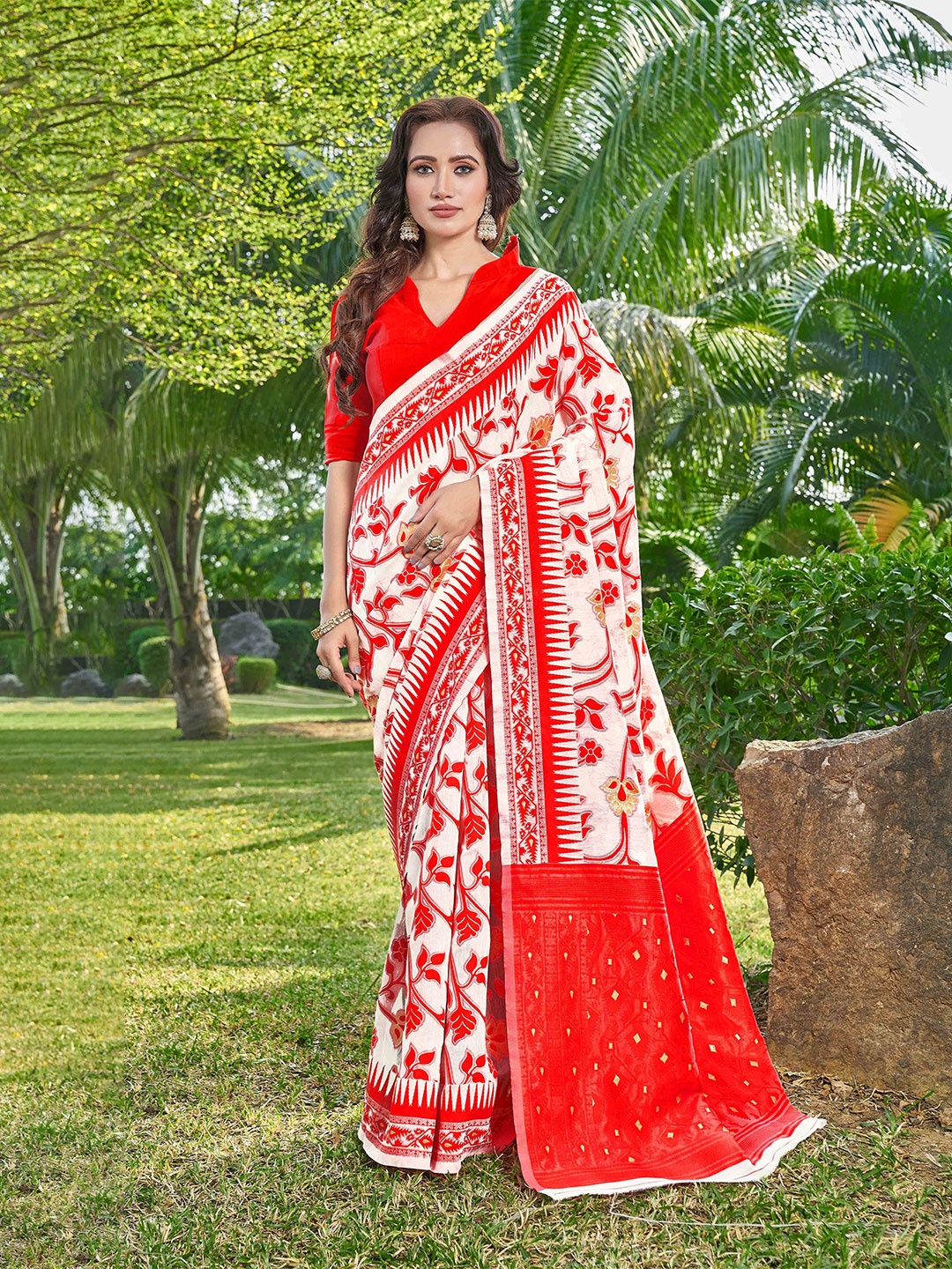 

KSM PRINTS Woven Design Zari Silk Blend Saree, Red