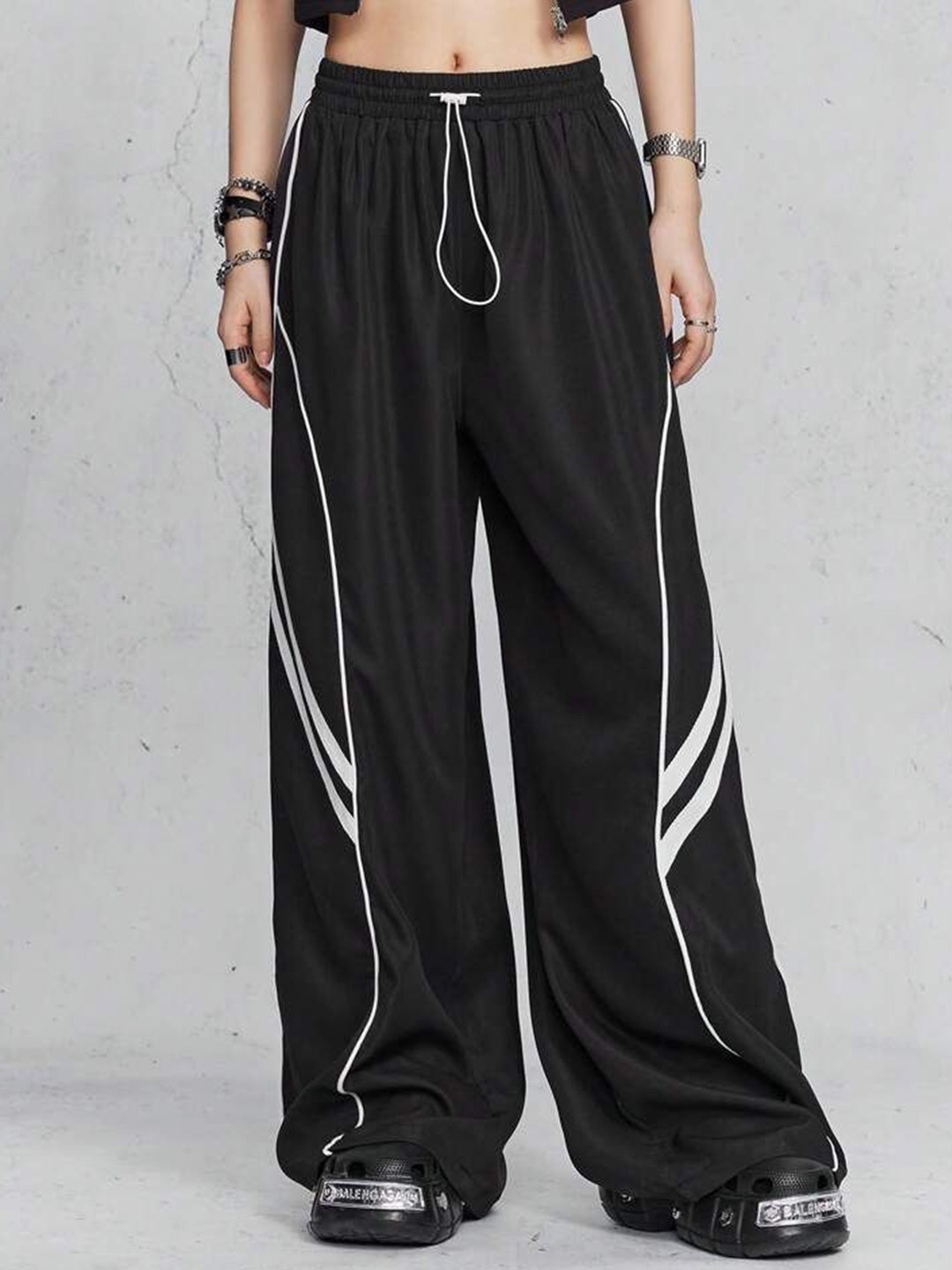 

TABADTOD Women Striped Relaxed Loose Fit Trousers, Black
