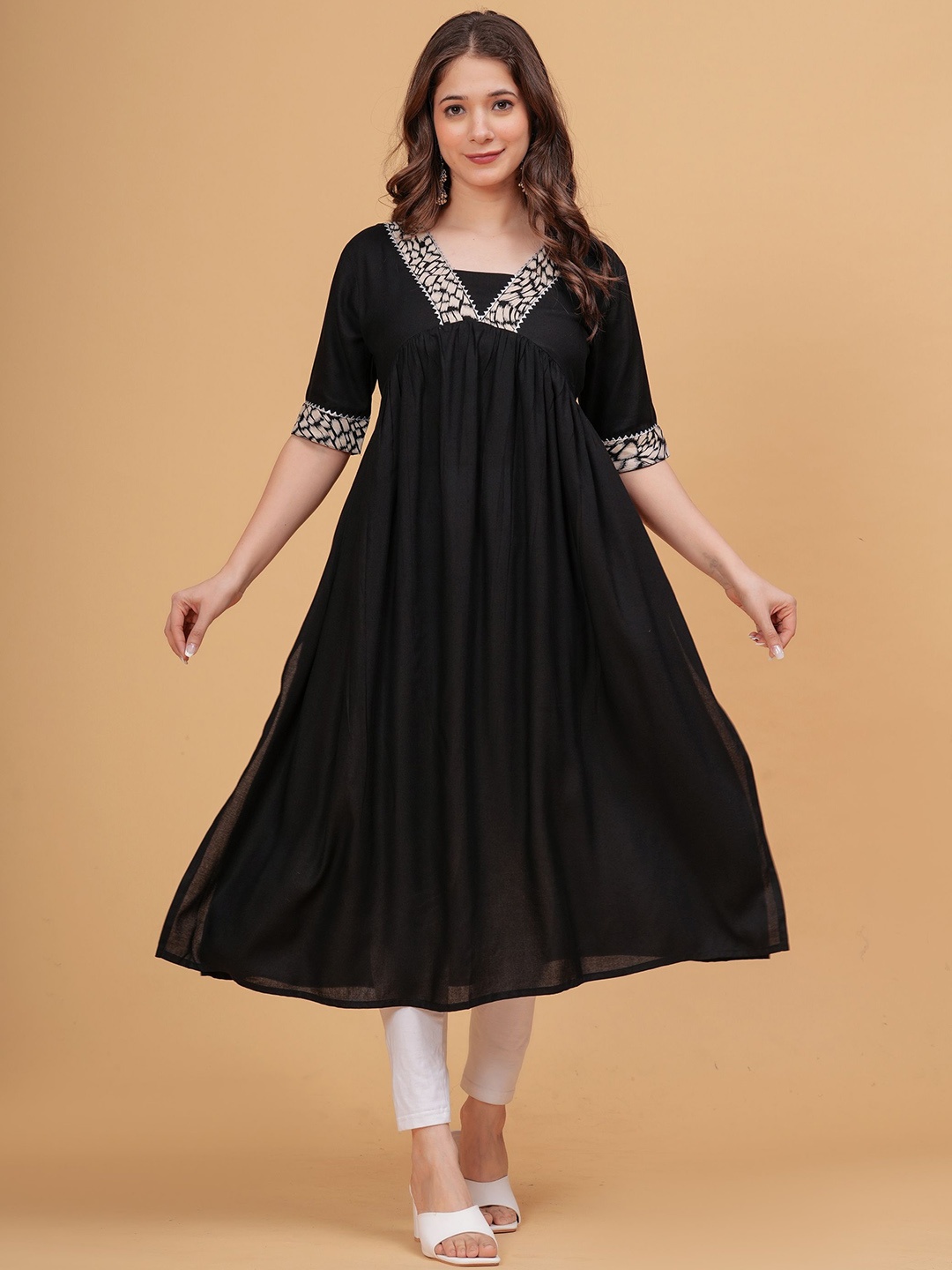 

PURSHOTTAM WALA Women Printed Asymmetric Kurta, Black