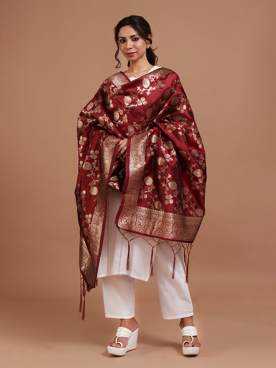 

TJORI Floral Woven Design Zari Cotton Dupatta, Maroon