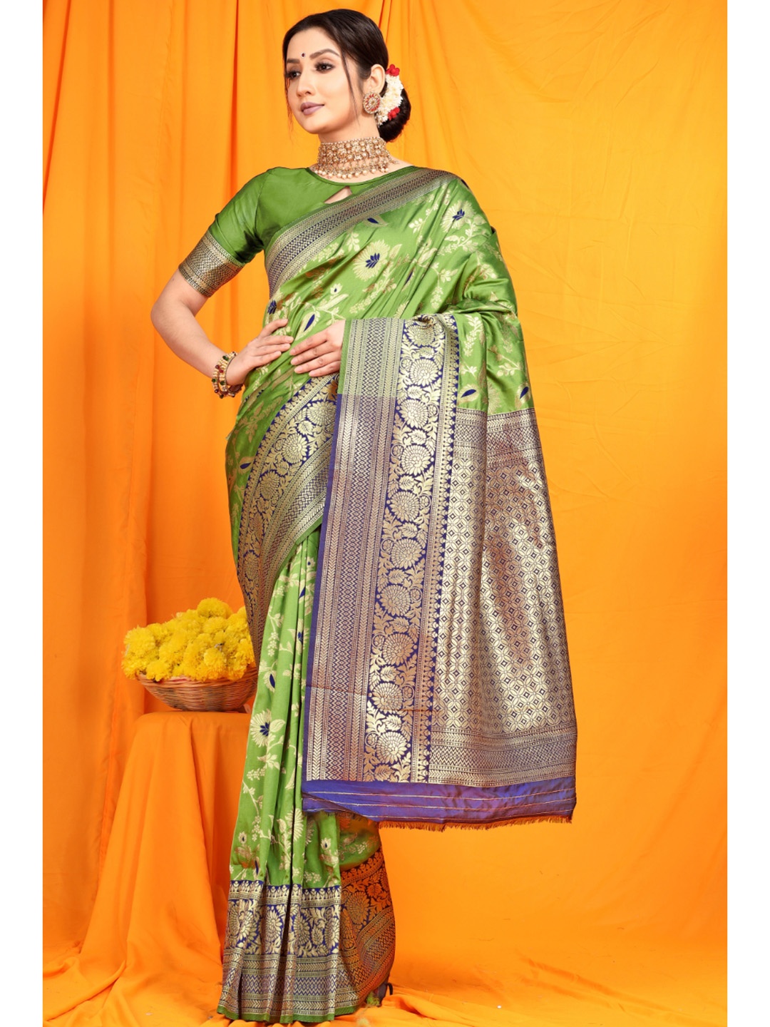 

Royal Rajgharana Saree Woven Design Zari Pure Silk Banarasi Sarees, Lime green