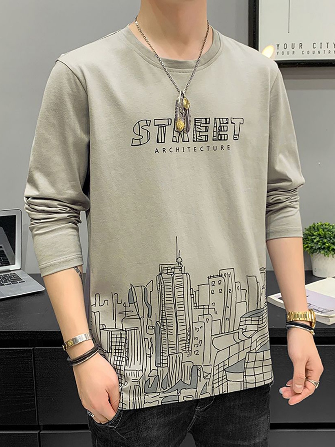 

StyleCast x Revolte Men Printed T-shirt, Grey