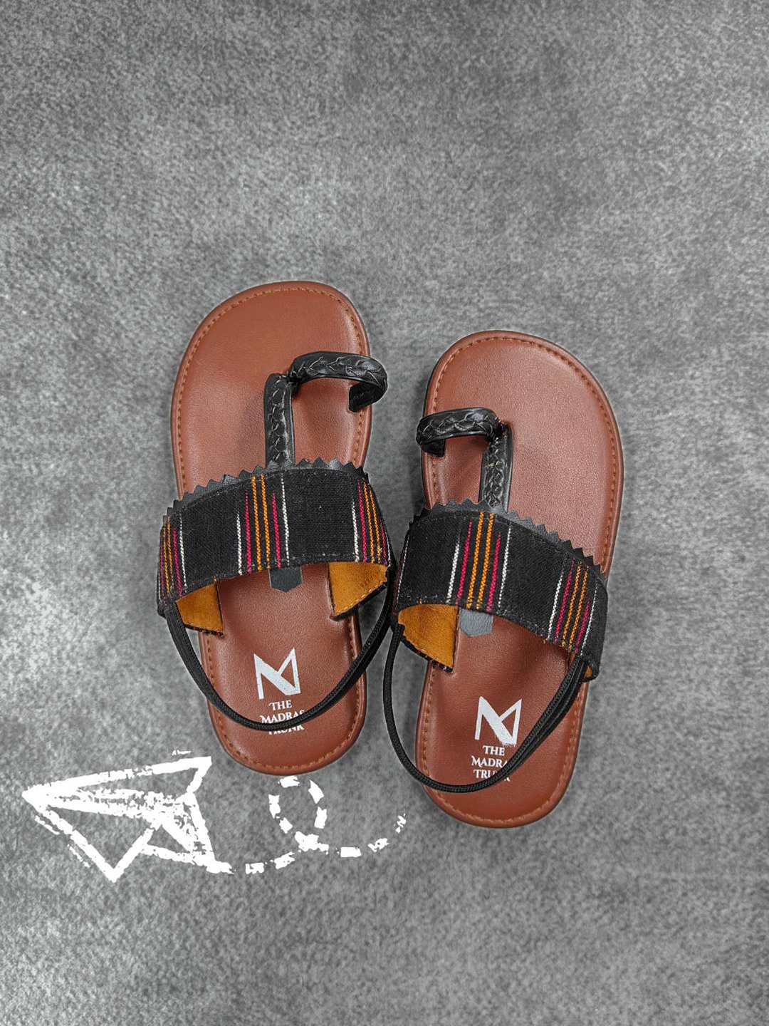 

THE MADRAS TRUNK Kids Printed Ethnic One Toe Flats, Brown