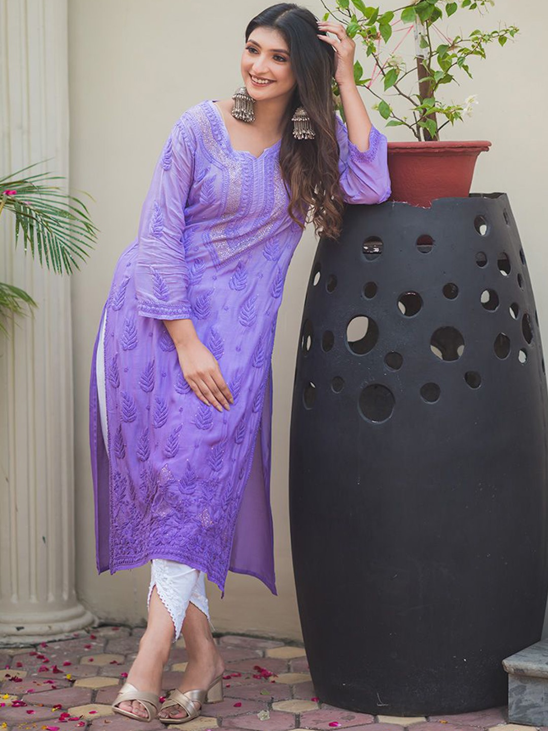 

Rangreza Ethnic Women Floral Embroidered Mukaish Kurta, Lavender