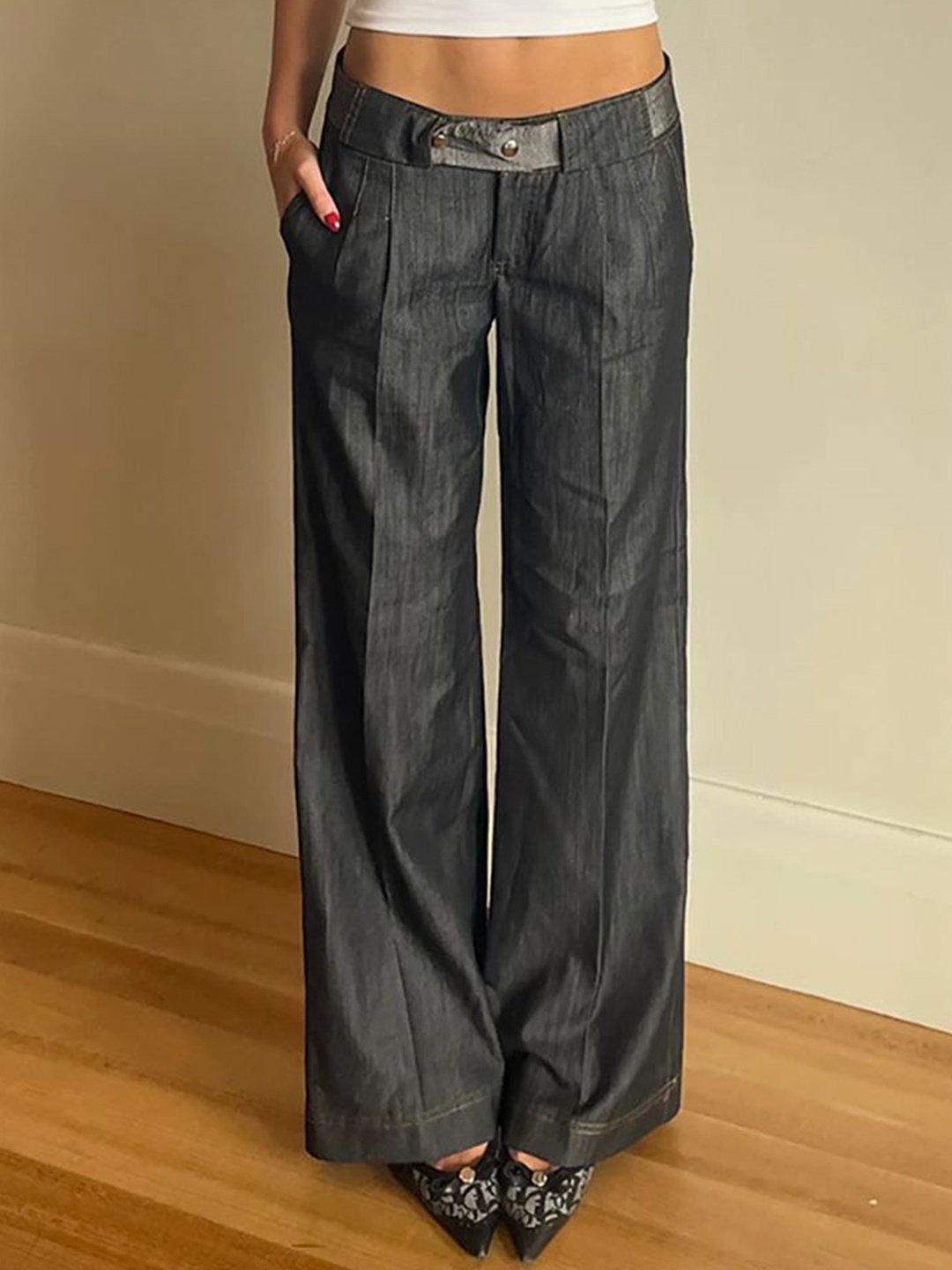 

StyleCast x Revolte Women Straight Fit Light Fade Jeans, Black