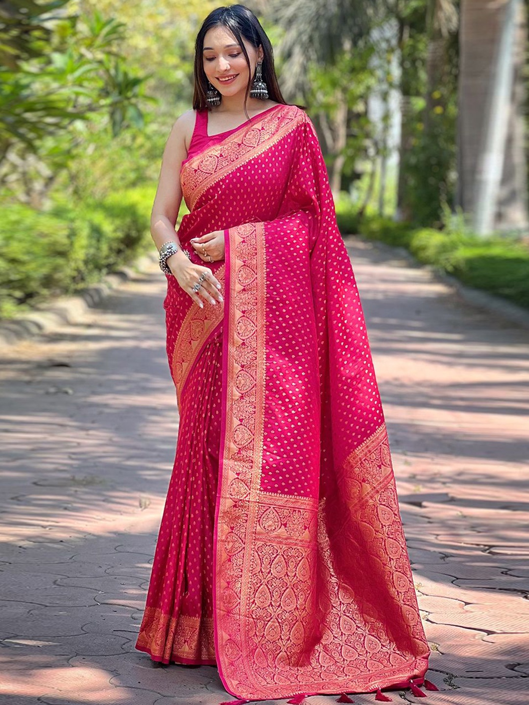 

DEVATITHI Ethnic Motifs Zari Silk Blend Banarasi Saree, Pink