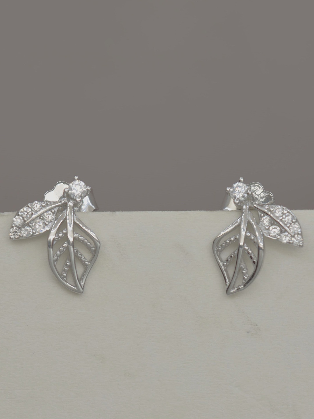 

Luxevogue Contemporary Studs Earrings, White