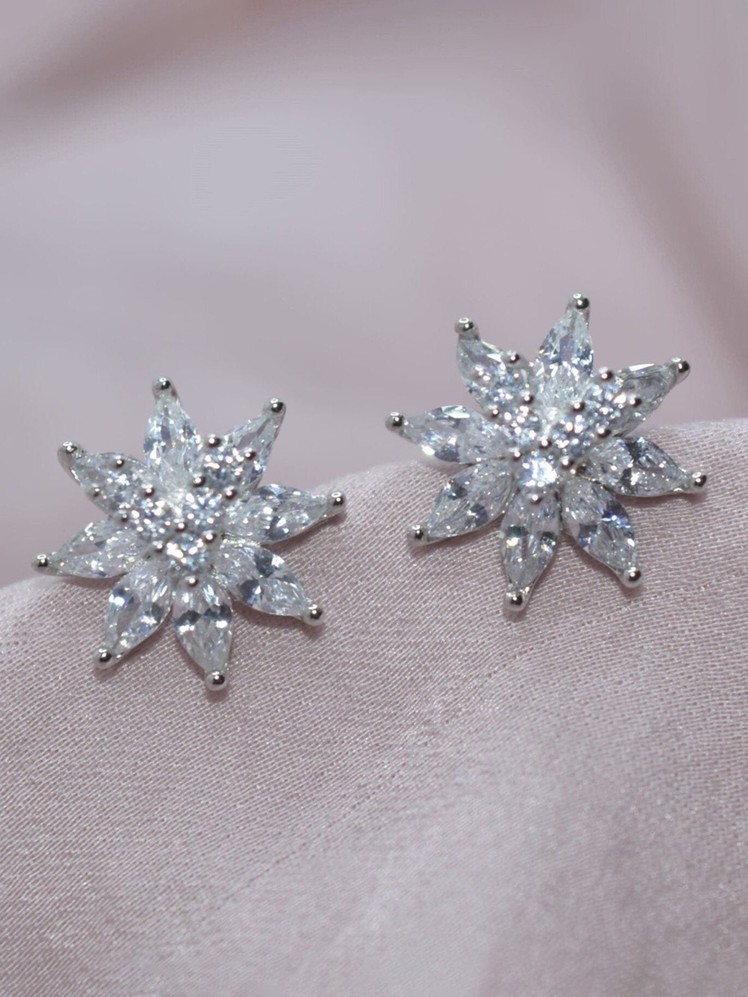 

Luxevogue Contemporary Studs Earrings, White