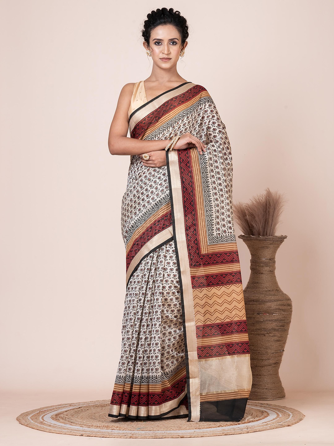 

VIBHAVARI Silk Cotton Saree, Beige