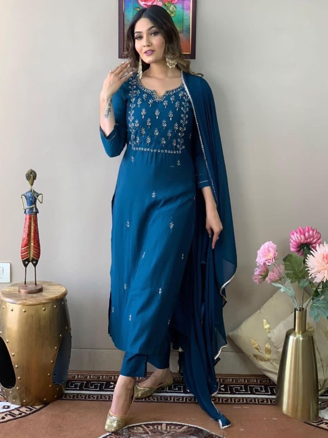 

REALLTREND Women Ethnic Motifs Embroidered Regular Gotta Patti Kurta with Trousers & With Dupatta, Teal