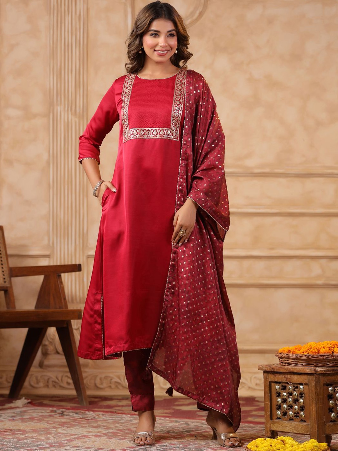 

Span Women Embroidered Regular Sequinned Kurta with Trousers & With Dupatta, Maroon