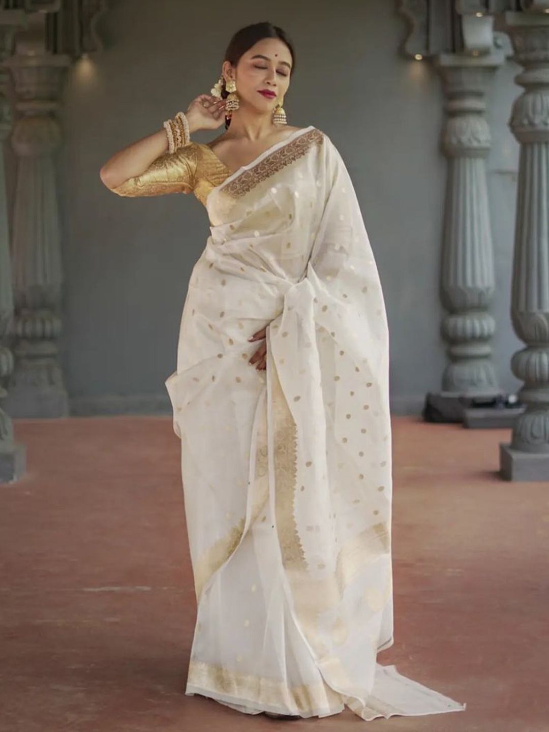 

ZIKARAA Woven Design Zari Pure Silk Saree, White