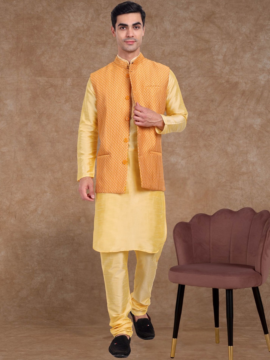 

SKAVIJ Men Kurta Pajama Jacket Set, Gold