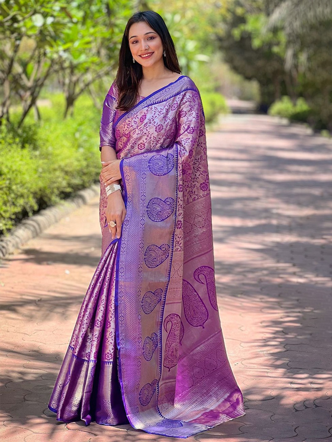 

DEVATITHI Woven Design Zari Silk Blend Kanjeevaram Saree, Purple