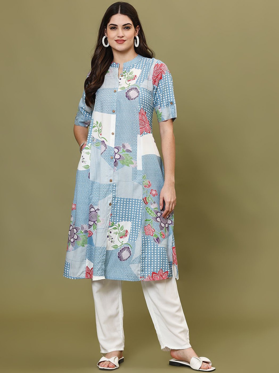 

Meena Bazaar Women Floral Printed Regular Kurta with Trousers, Blue