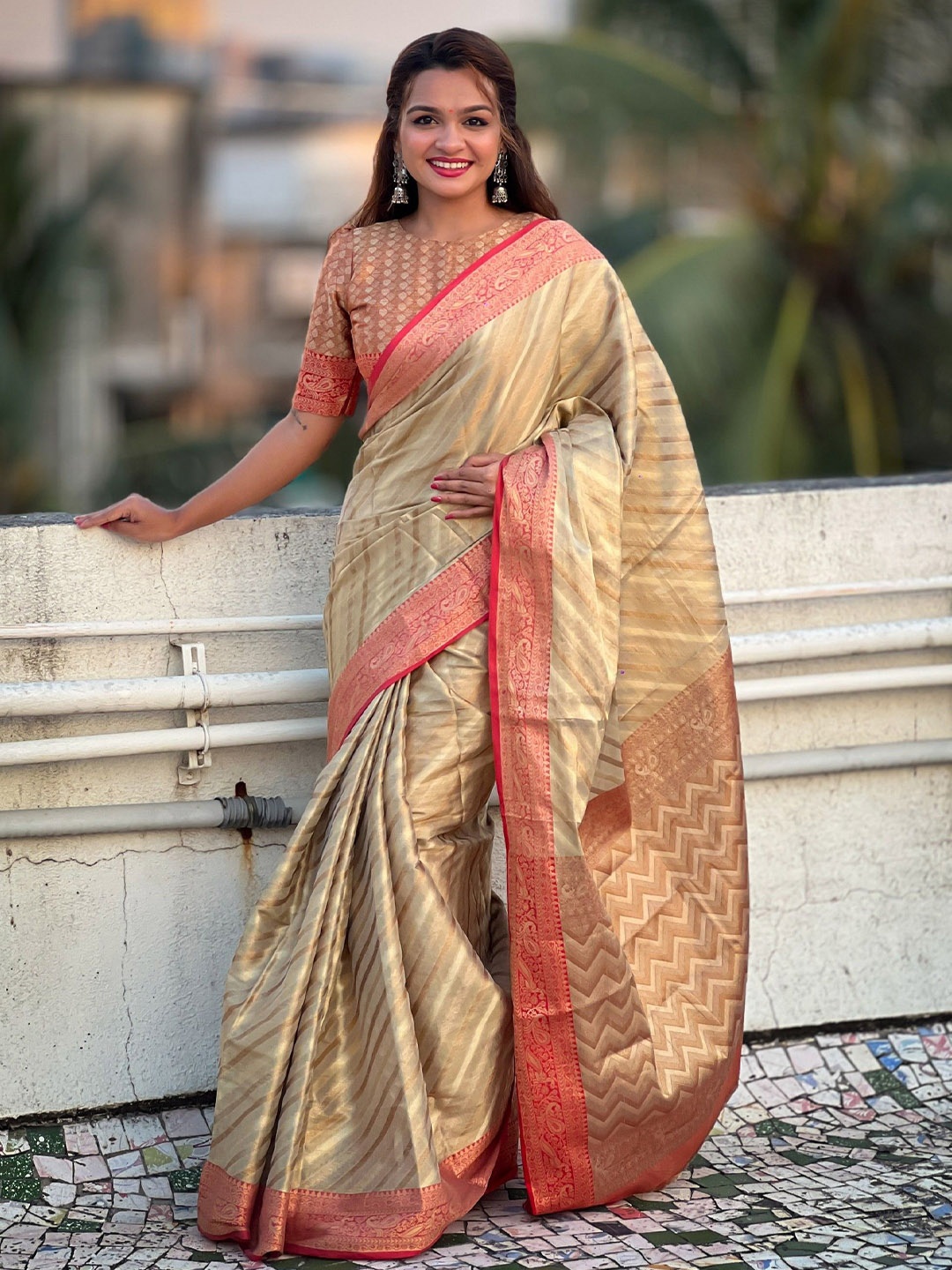 

KSM PRINTS Striped Tissue Saree, Grey