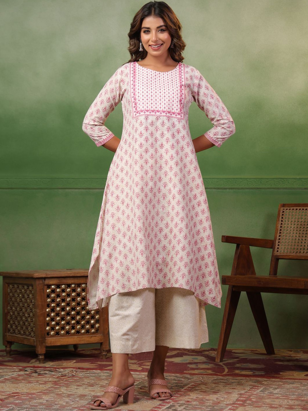 

Span Women Floral Printed Regular Kurta with Palazzos, White