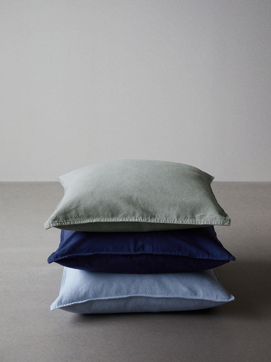 

H&M Green Linen-Blend Cushion Cover