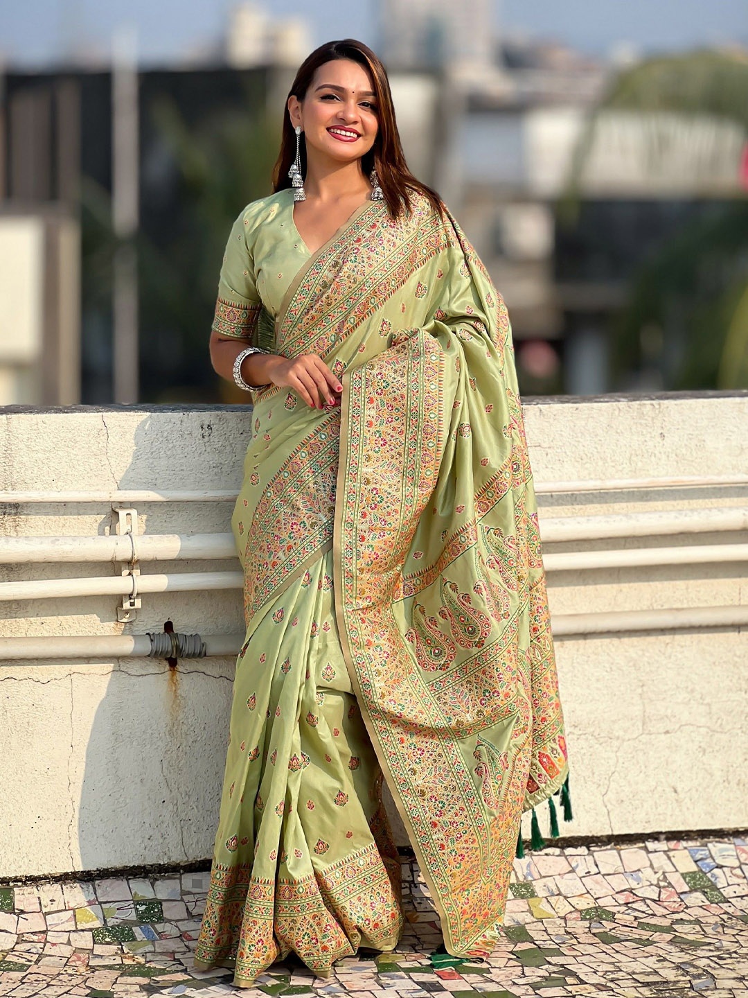 

KSM PRINTS Woven Design Zari Silk Blend Saree, Green