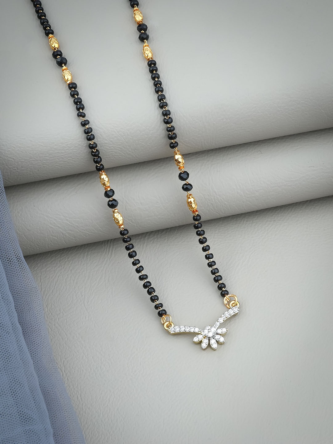 

Wynona Mangalsutra, Gold