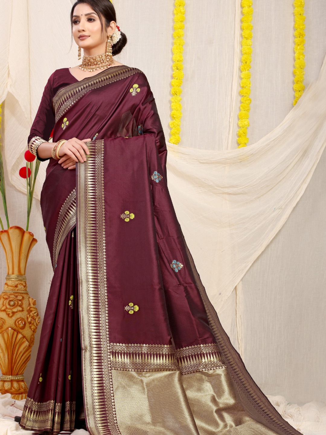 

Royal Rajgharana Saree Woven Design Zari Pure Silk Banarasi Sarees, Maroon