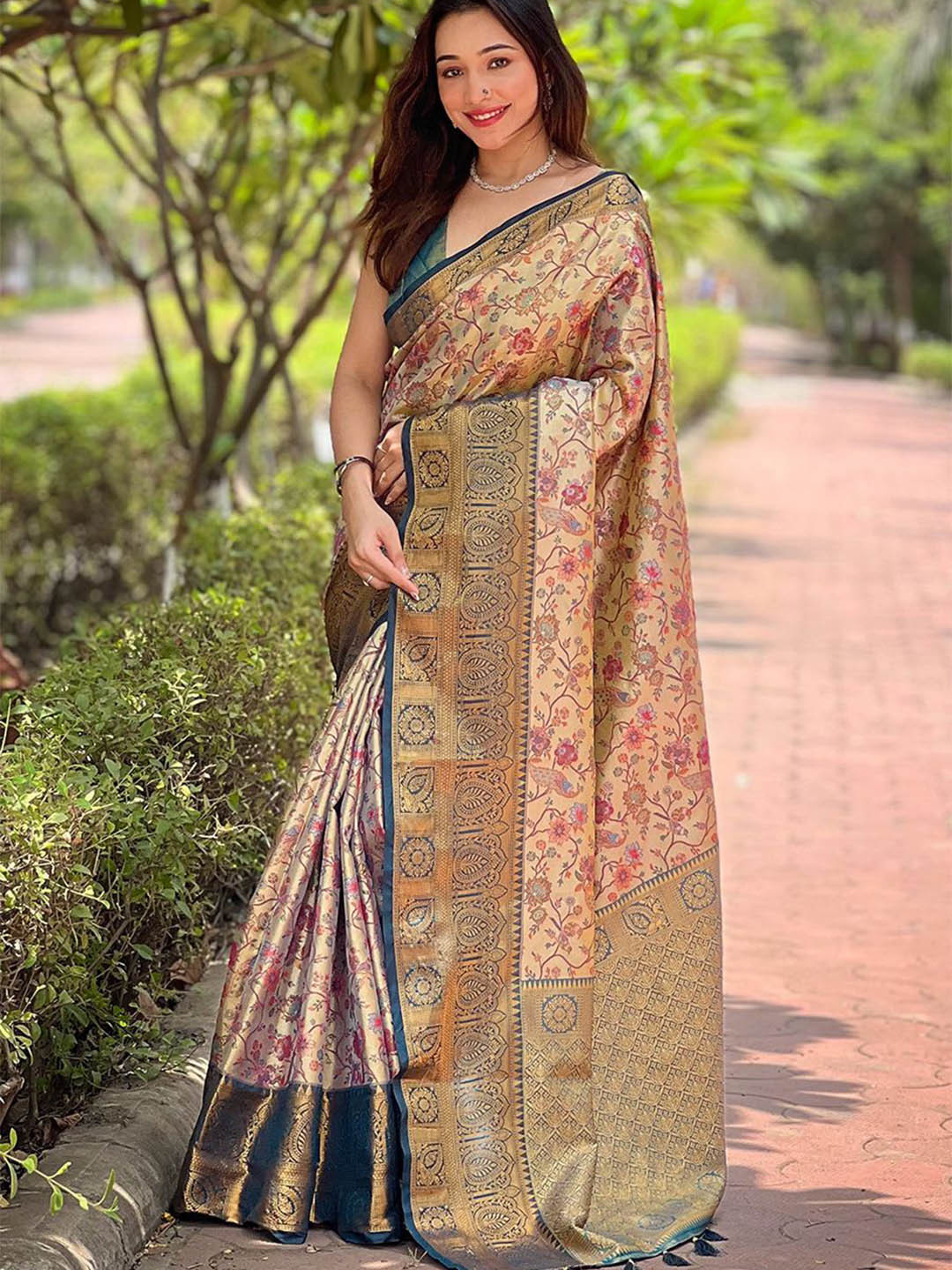 

DEVATITHI Woven Design Zari Silk Blend Dharmavaram Saree, Cream