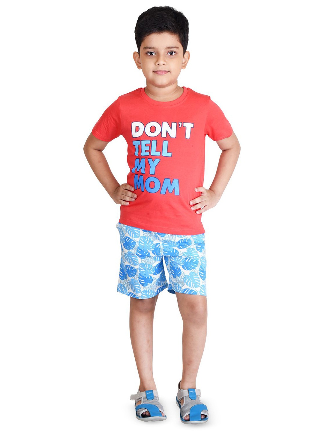 

Clothe Funn Boys Printed T-shirt with Shorts, Coral