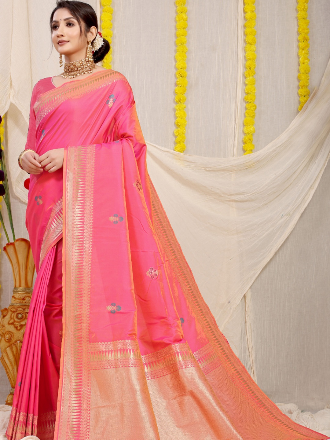 

Royal Rajgharana Saree Woven Design Zari Pure Silk Banarasi Sarees, Peach