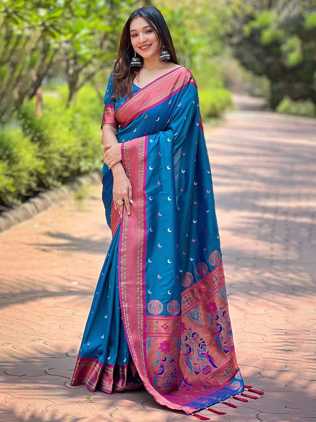 

DEVATITHI Woven Design Zari Silk Blend Paithani Saree, Blue