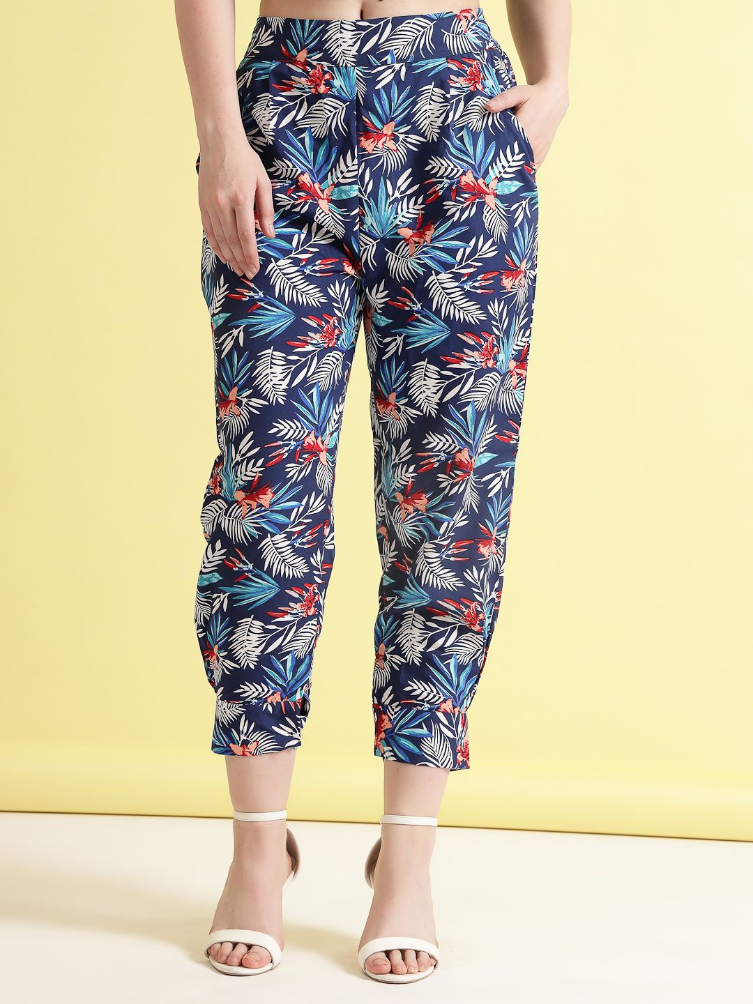 

BEING NAUGHTY Floral Printed Cropped Trousers, Navy blue