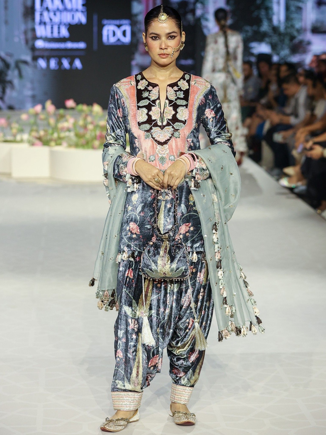 

Payal Singhal Women Floral Embroidered Regular Velvet Kurta with Salwar & With Dupatta, Black