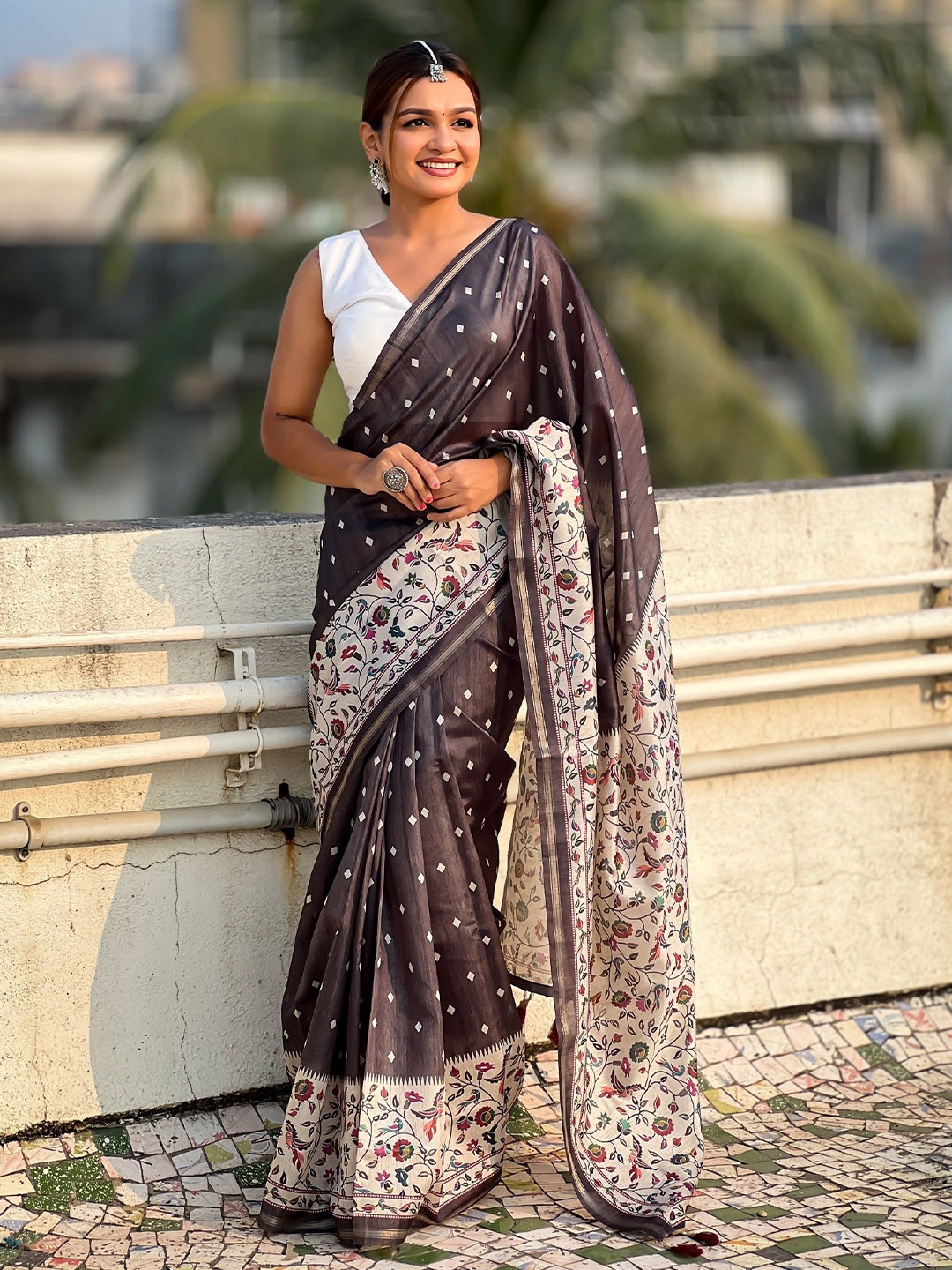 

KSM PRINTS Ethnic Motifs Silk Blend Saree, Black