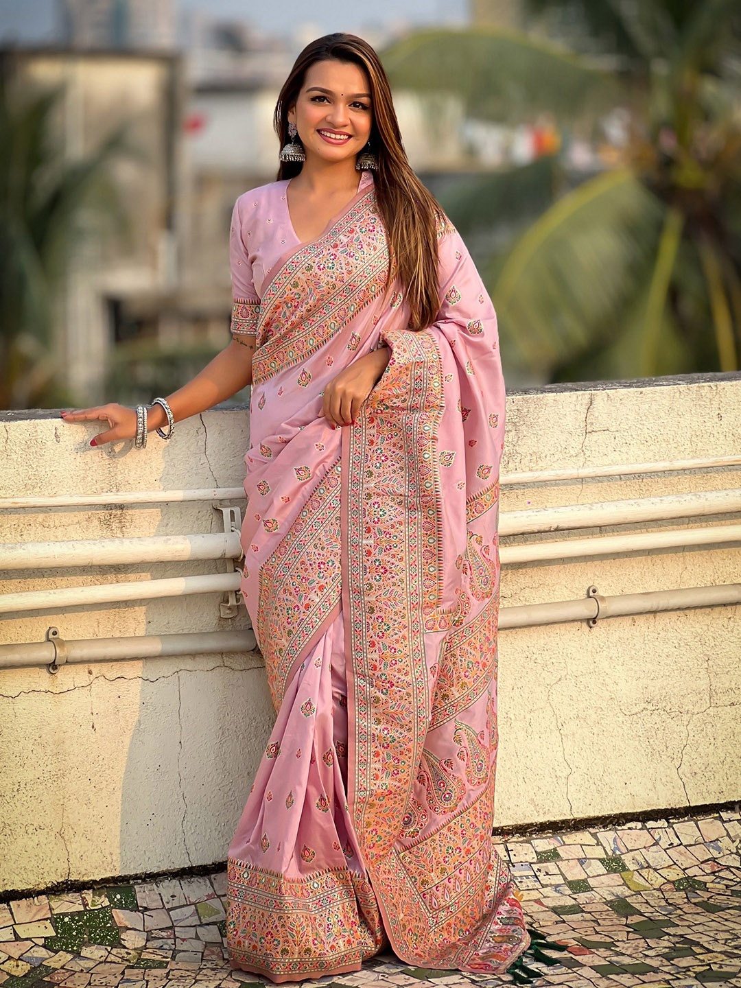 

KSM PRINTS Woven Design Zari Silk Blend Saree, Pink