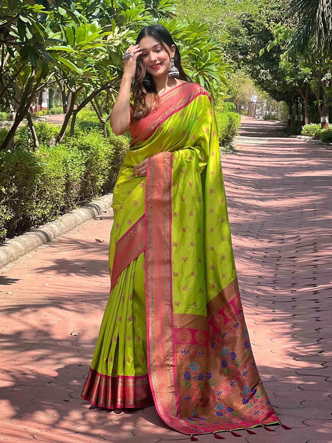 

DEVATITHI Woven Design Zari Silk Blend Paithani Saree, Sea green