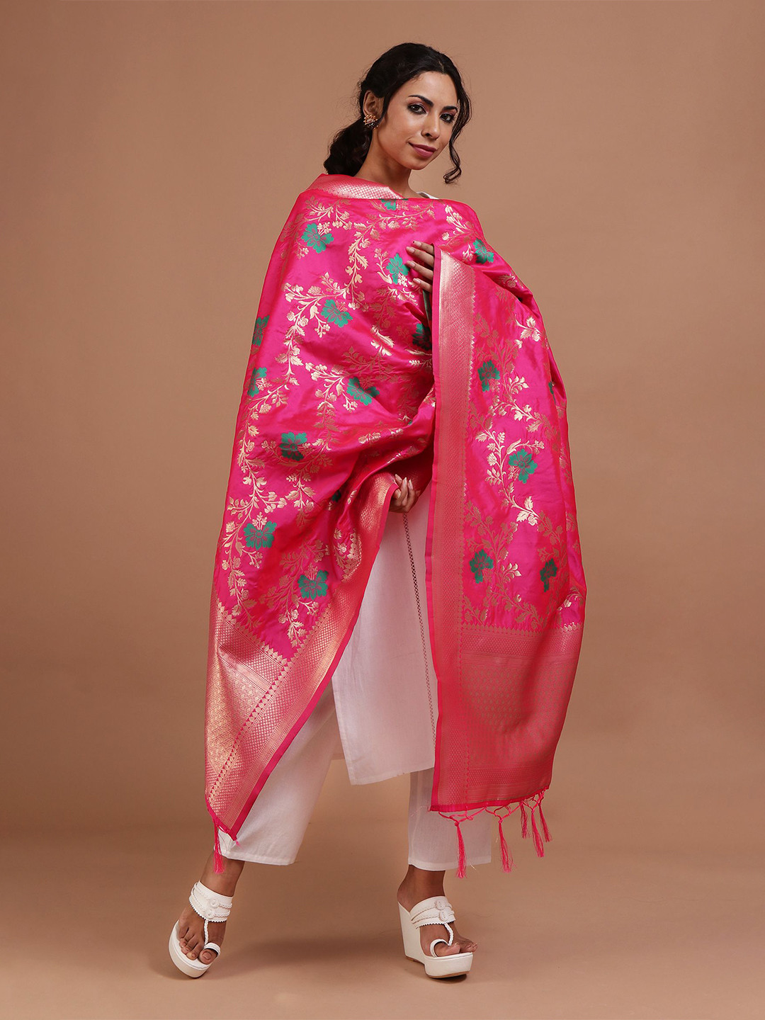 

TJORI Woven Design Cotton Dupatta With Zari, Pink