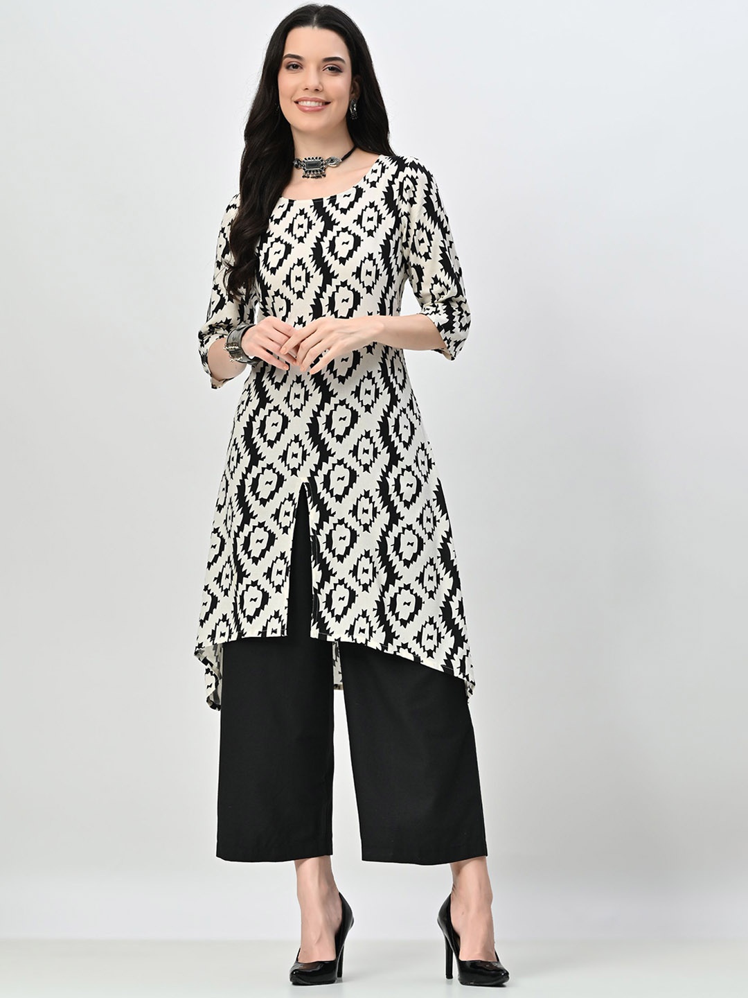 

AMBI Women Printed Regular Kurta with Palazzos, Black