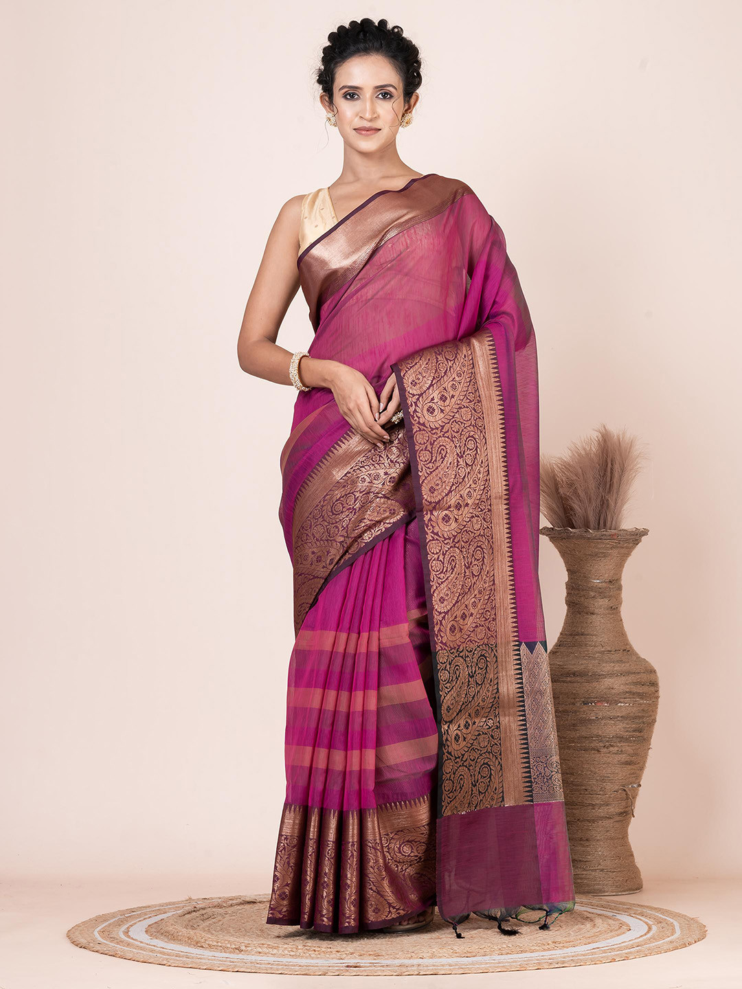 

VIBHAVARI Woven Design Zari Silk Blend Saree, Pink