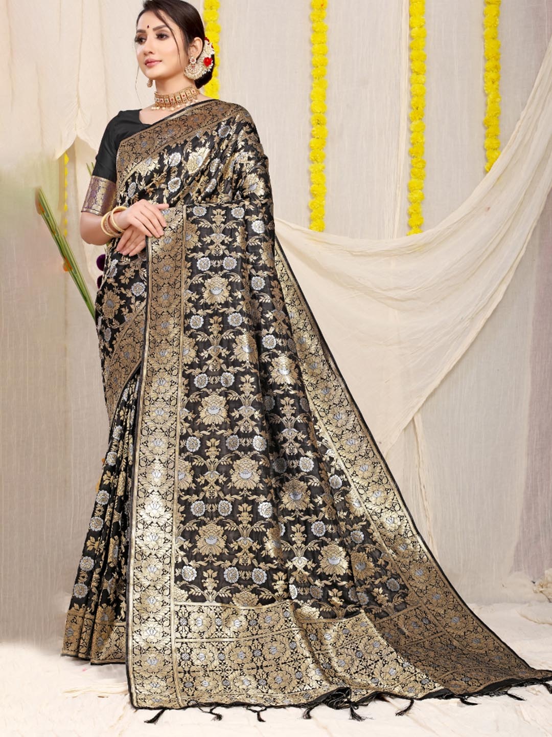

Royal Rajgharana Saree Floral Pure Silk Banarasi Sarees, Black