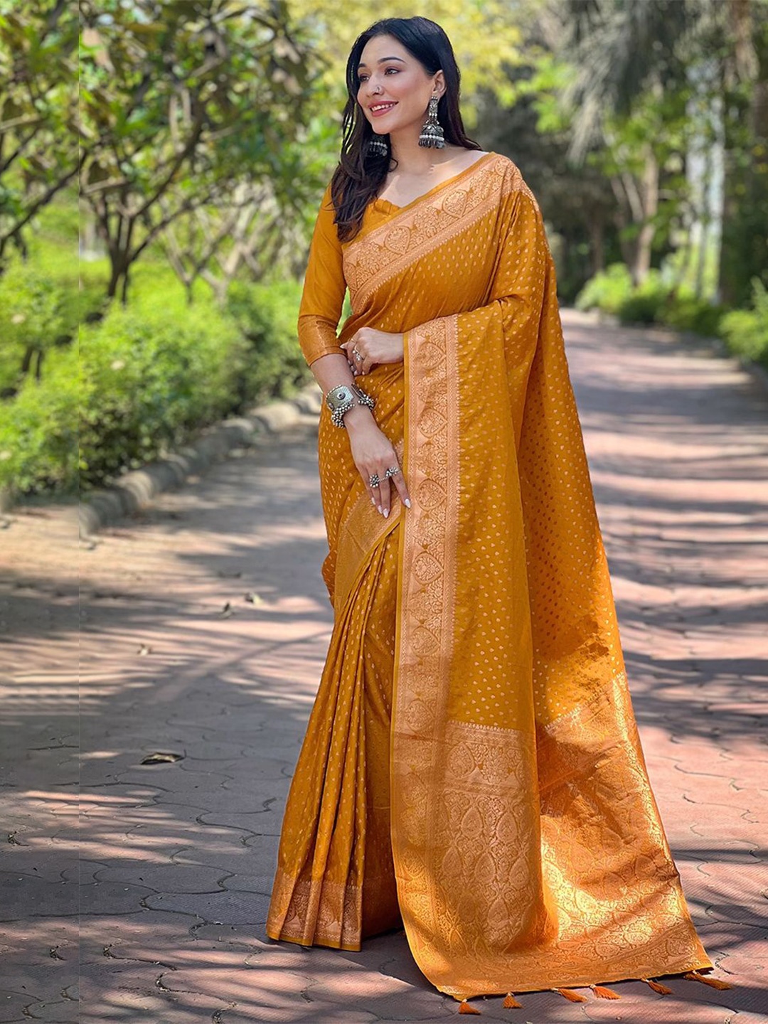 

DEVATITHI Woven Design Zari Silk Blend Banarasi Saree, Mustard