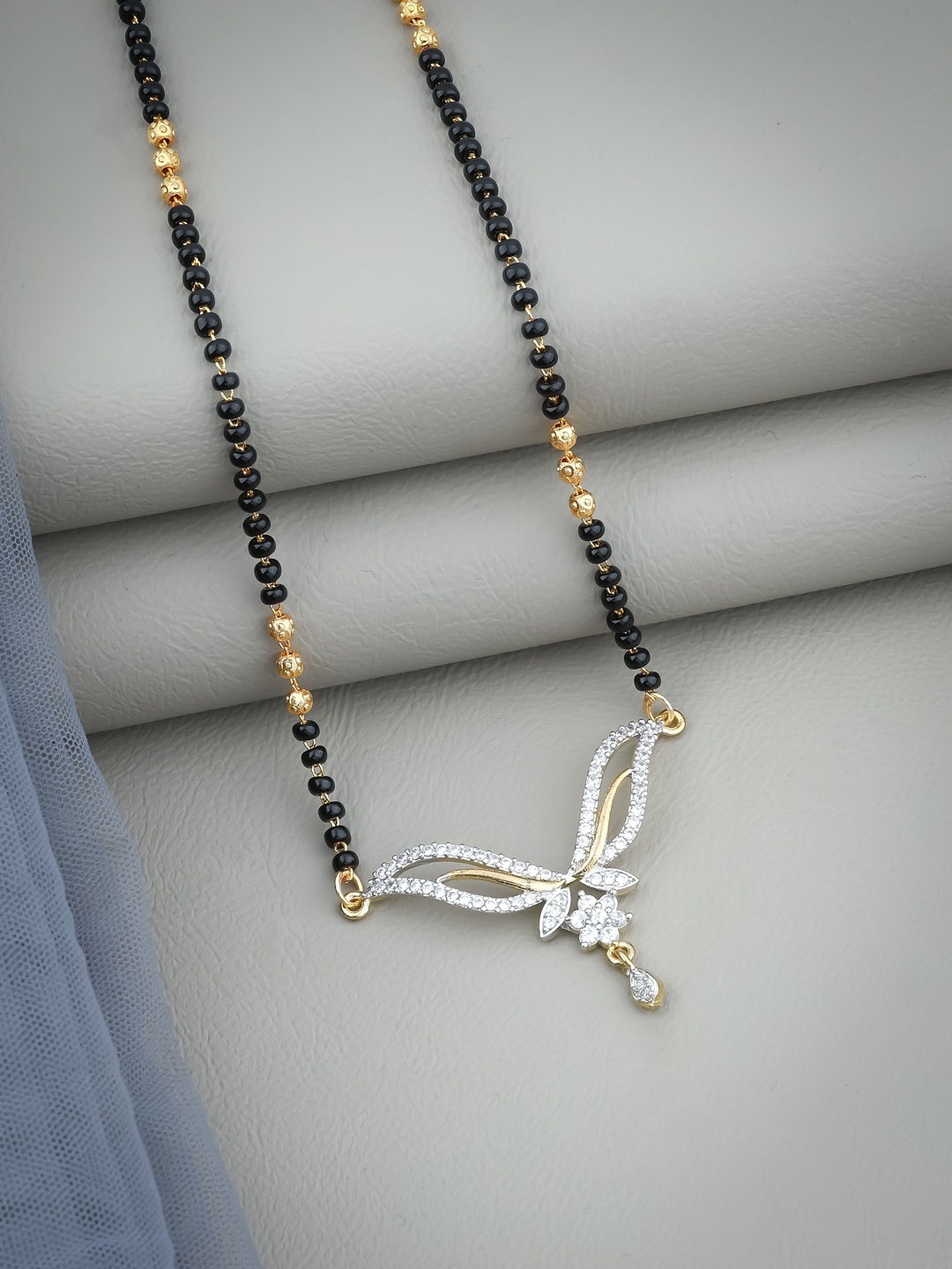 

Wynona Mangalsutra, Gold