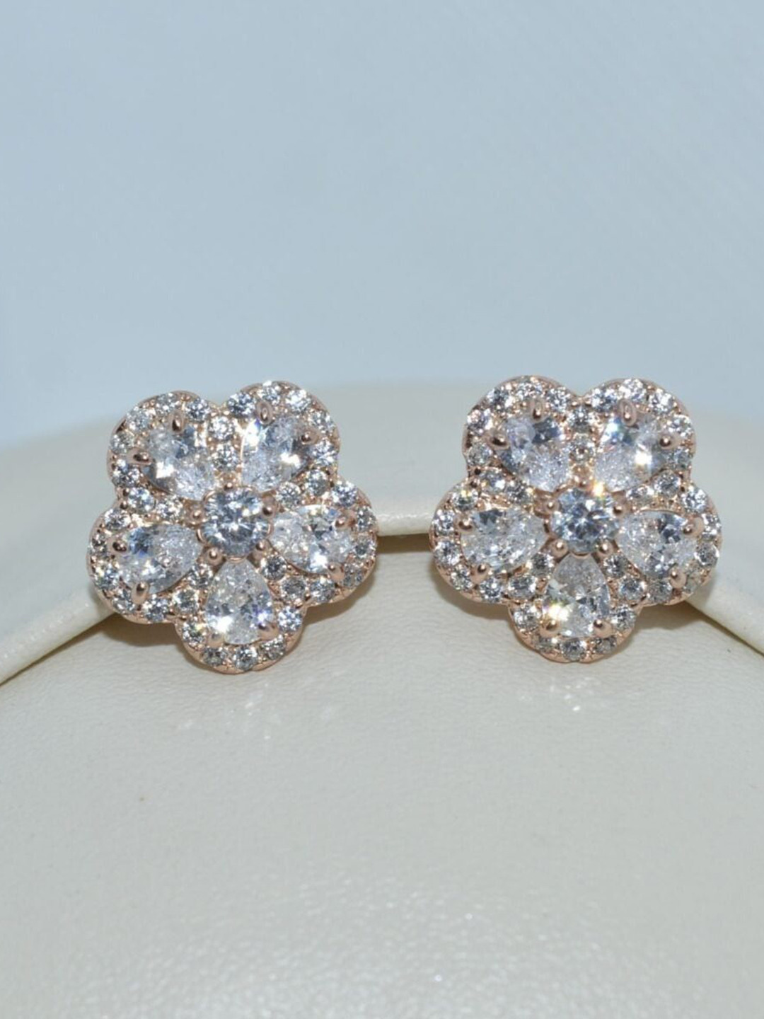 

Luxevogue Contemporary Studs Earrings, Rose gold