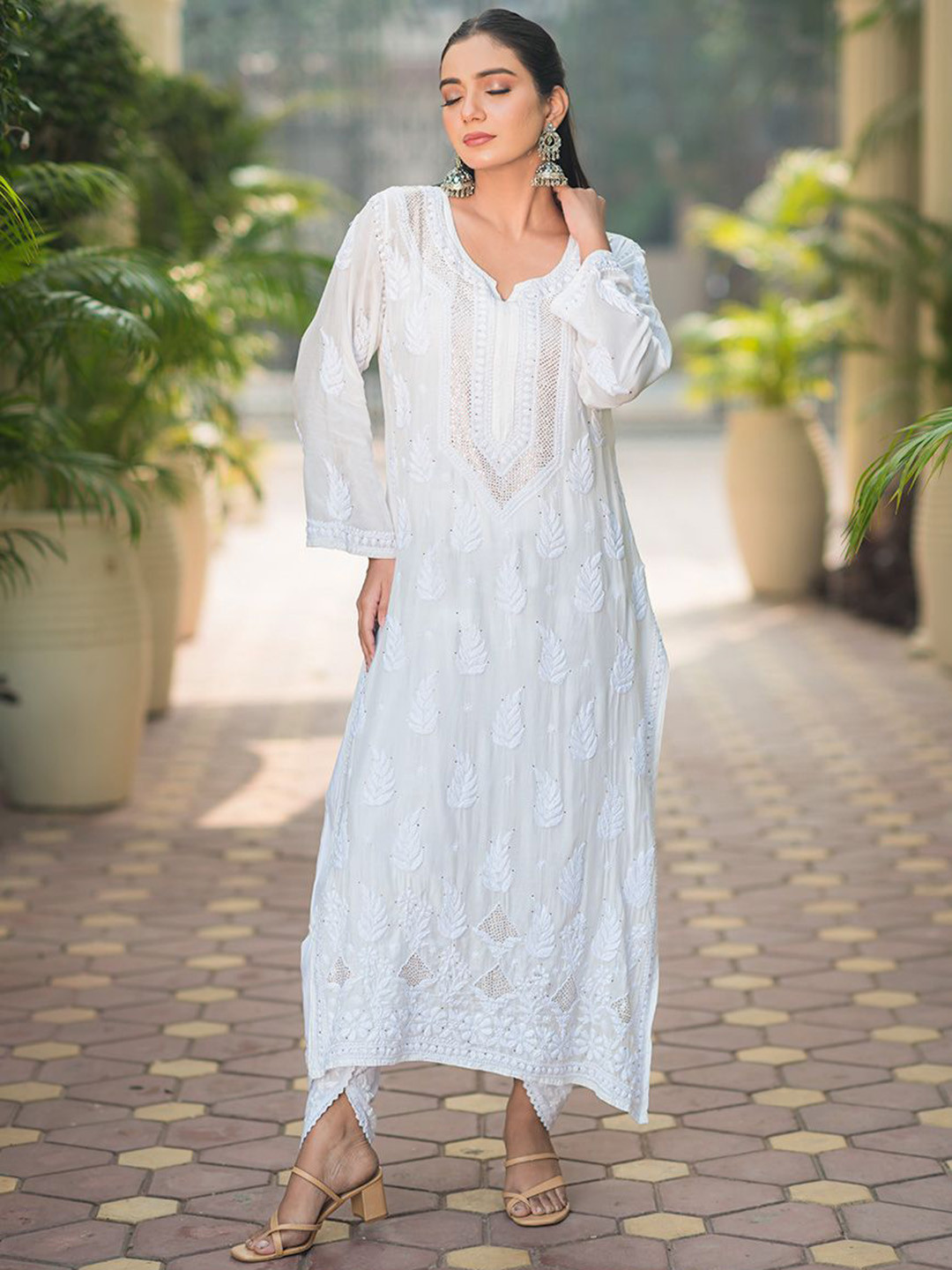 

Rangreza Ethnic Women Floral Embroidered Mukaish Kurta, White