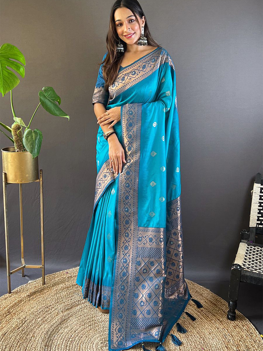 

DEVATITHI Woven Design Zari Silk Blend Banarasi Saree, Blue