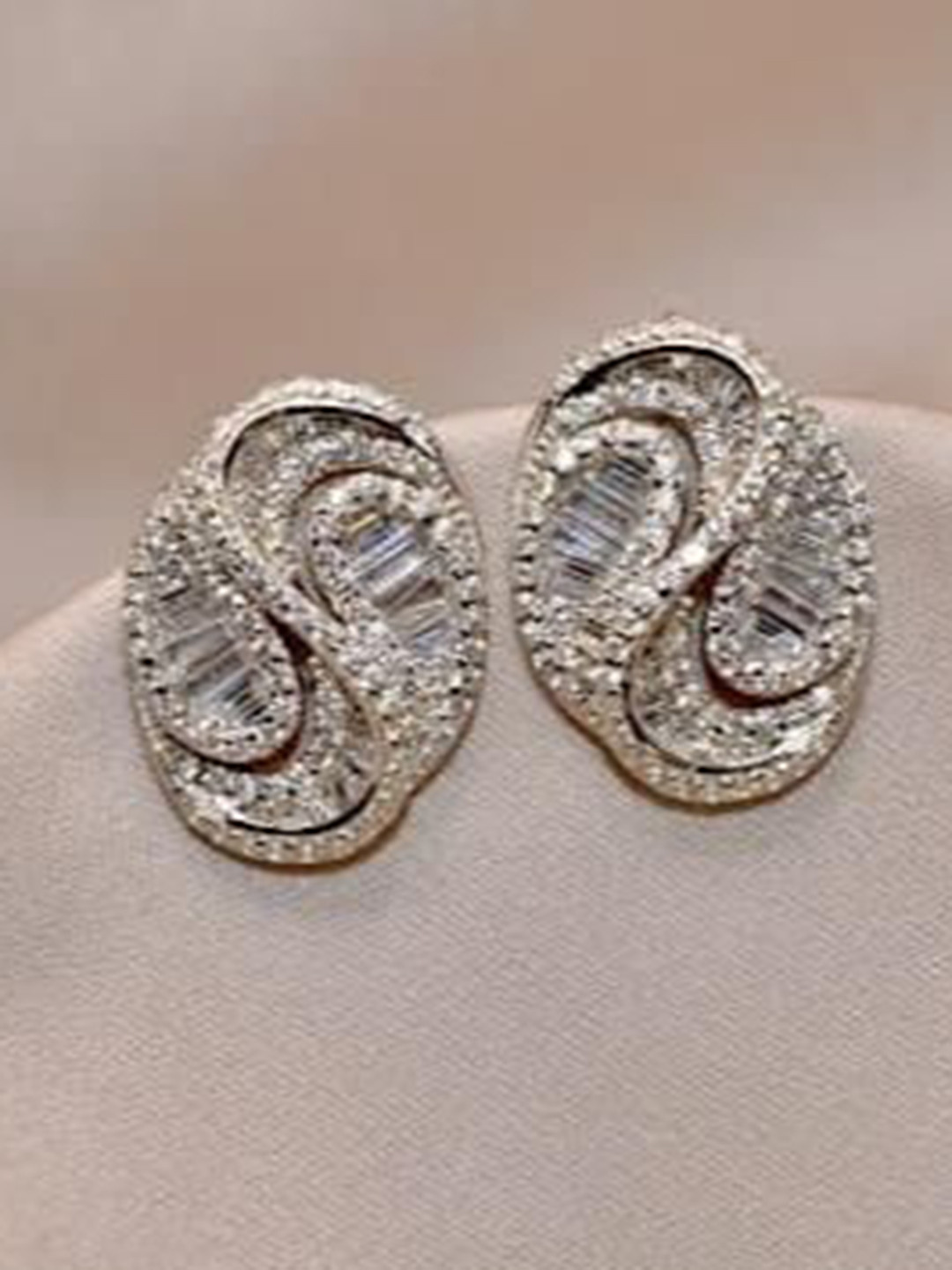 

Luxevogue Contemporary Studs Earrings, White