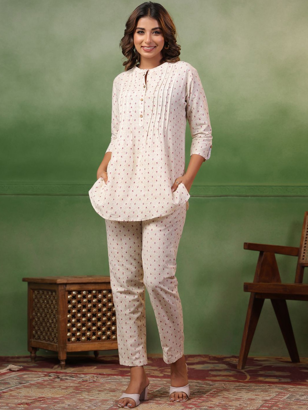 

Span Women Floral Printed Regular Kurta with Trousers, White