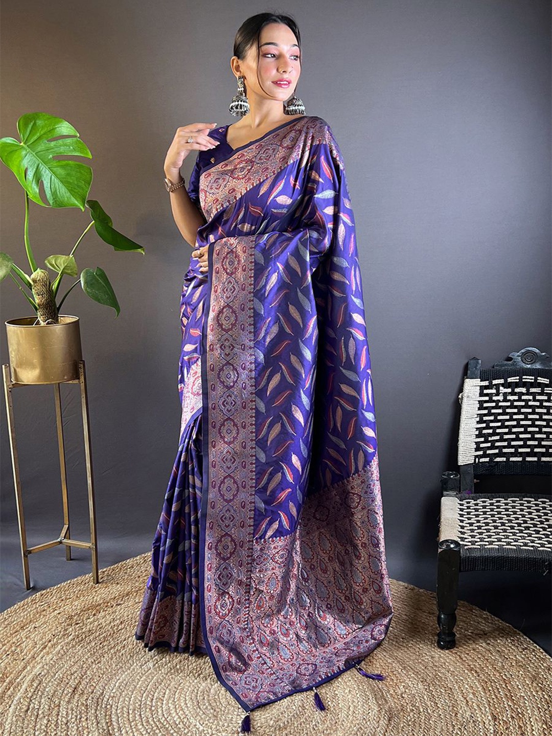 

DEVATITHI Woven Design Zari Silk Blend Banarasi Saree, Violet