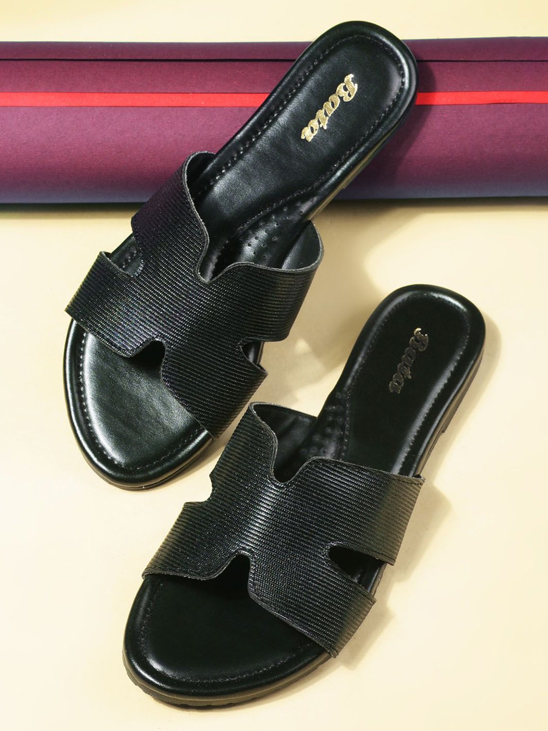 

Bata Women Textured Open Toe Flats, Black