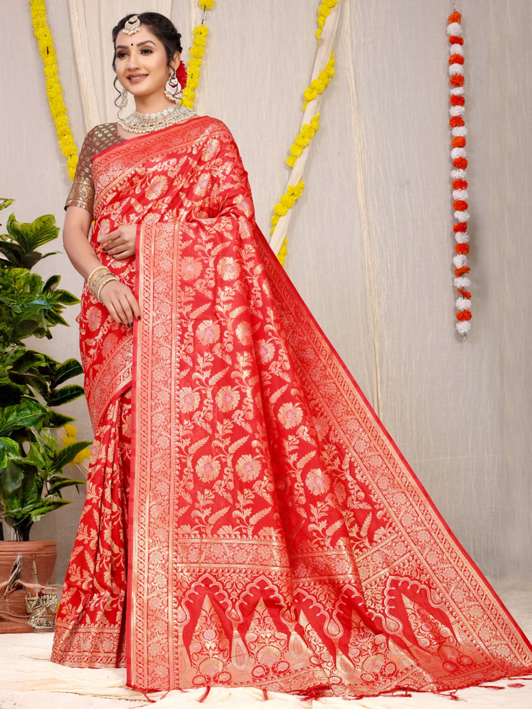 

Royal Rajgharana Saree Woven Design Zari Pure Silk Banarasi Sarees, Red