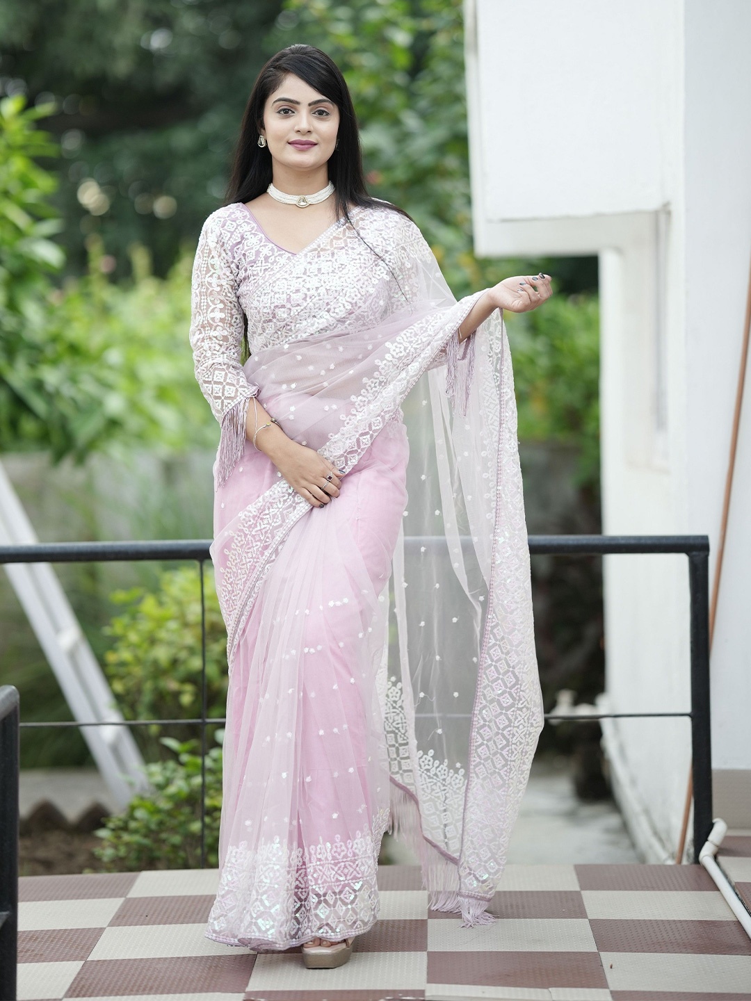 

KSM PRINTS Floral Sequinned Net Saree, Grey