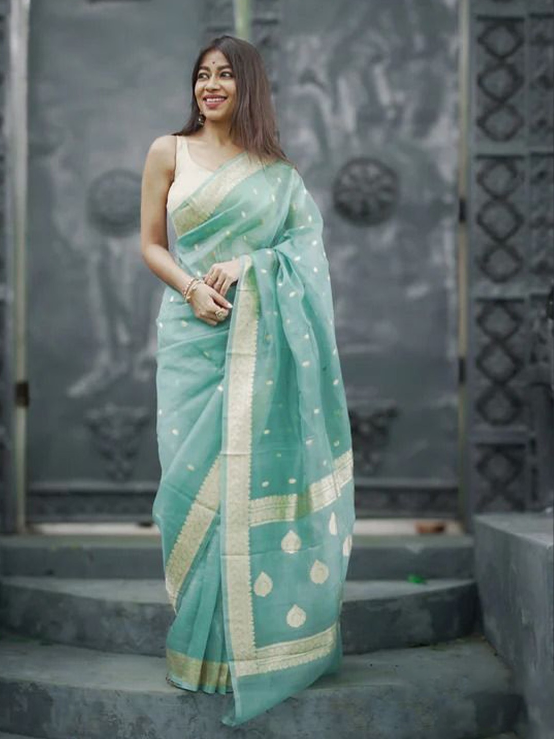 

ZIKARAA Woven Design Zari Pure Silk Saree, Sea green